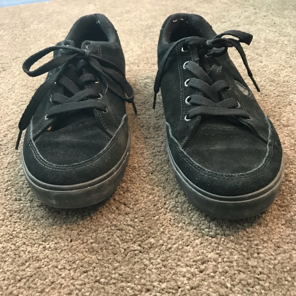 ❌SOLD❌ 
Men’s Circa Black Sneakers Size 11.5